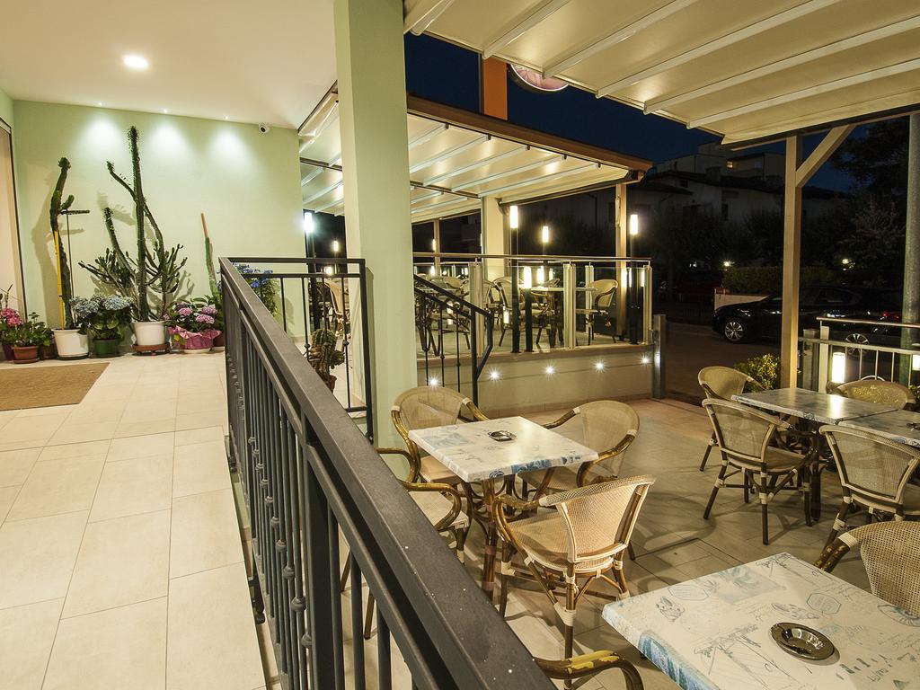 Hotel Bahamas Lido Di Savio Zewnętrze zdjęcie