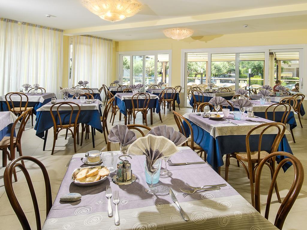 Hotel Bahamas Lido Di Savio Zewnętrze zdjęcie